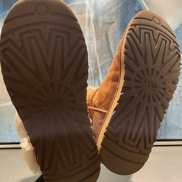 Authentic UGG boots.. Size 8. - Picture 5 of 5
